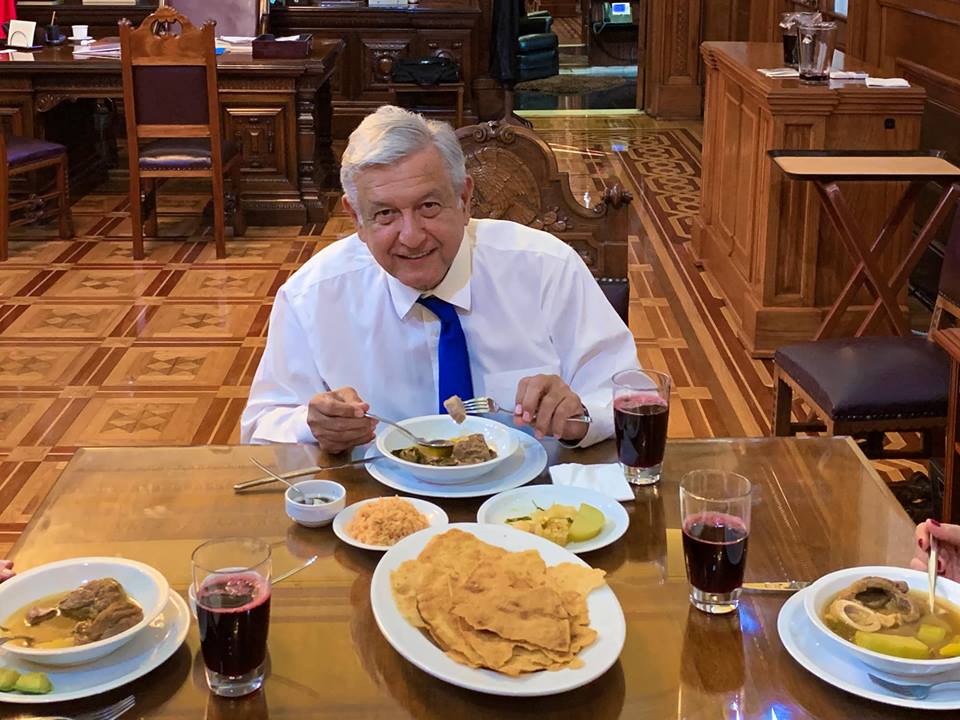 Peña Nieto gastaba miles de dolares, la comida de AMLO nos cuesta pesos.